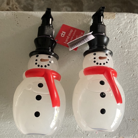 NWT Set of 2- Merry Berry Scented Holiday Snowman ⛄️ Hand Soap Dispensers 20.6oz - Picture 12 of 17